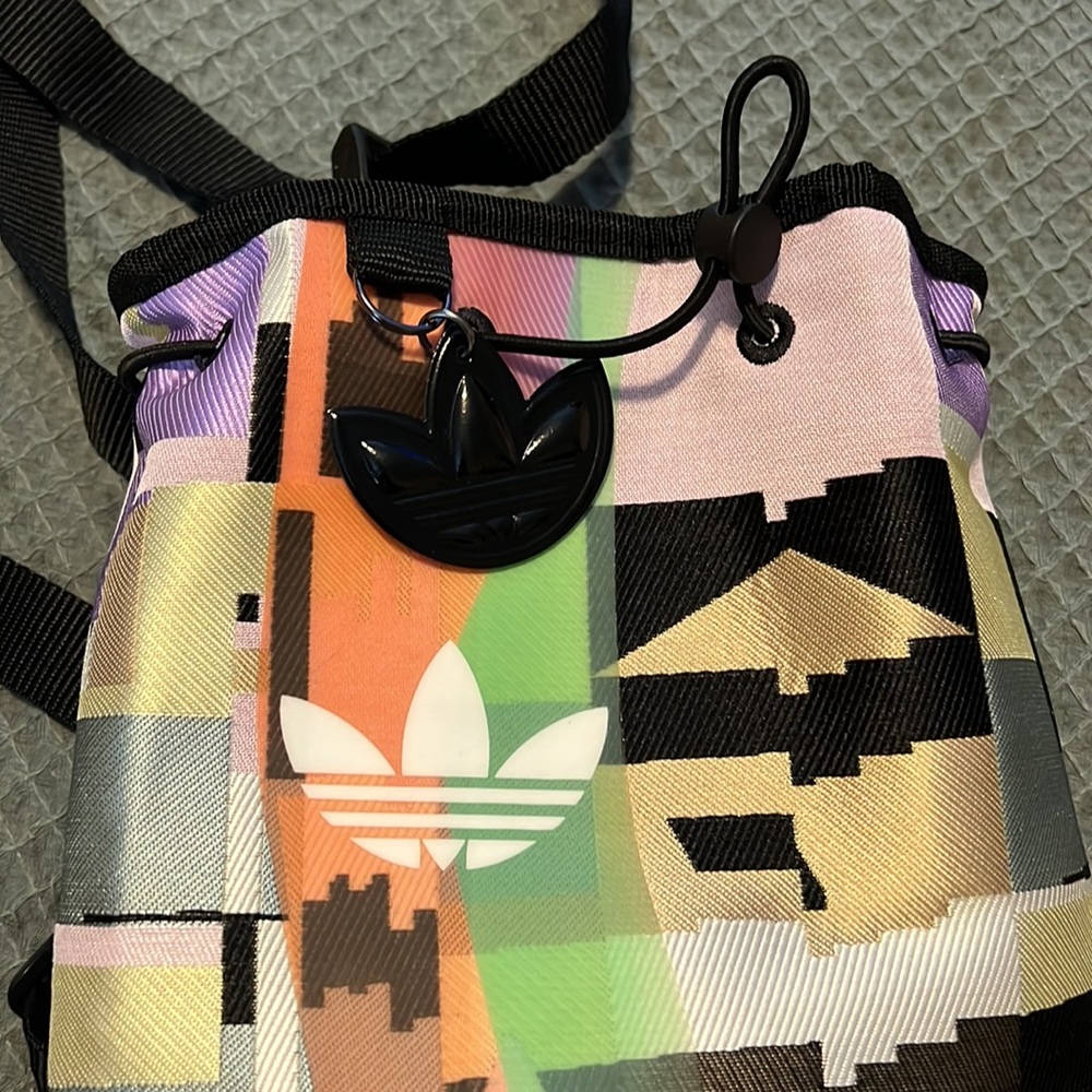 Adidas - Picture 4 of 7